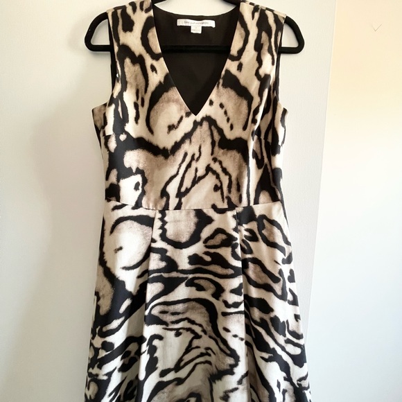 DVF (Diane von Furstenberg) Cocktail Dress - Picture 3 of 5